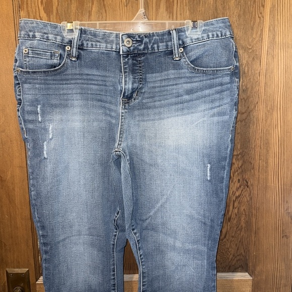 Torrid premium straight leg destructed jeans - Picture 2 of 5